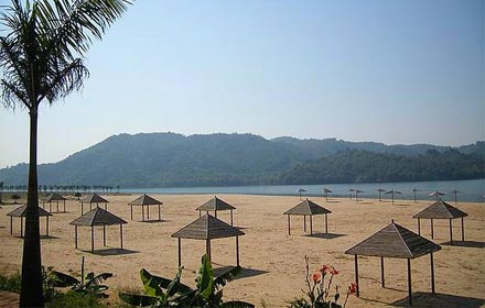 清远英德大樟淡水沙滩,宝晶宫,长湖游船河鲜宴,泡碱水